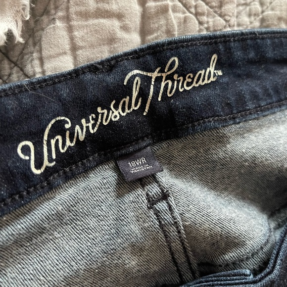 Universal Thread jeans - size 18W regular - Picture 3 of 3